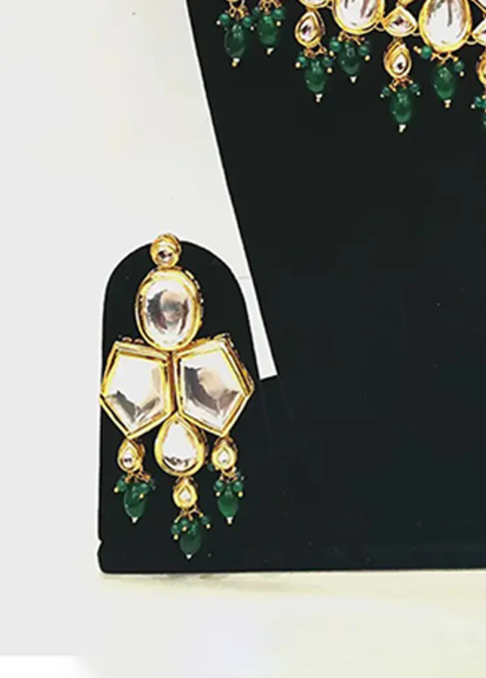Multicolor Alloy Jewellery Set (1 Necklace, 1 Pair Earrings, 1 Mang Tikka) - Image 3