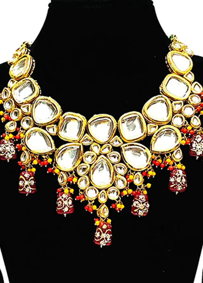 Multicolor Alloy Jewellery Set (1 Necklace, 1 Pair Earrings, 1 Mang Tikka) - Image 2