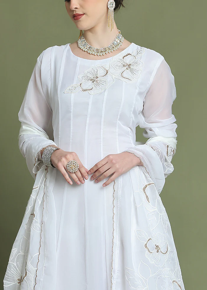 Off White Readymade Silk Dupatta Indian Dress - Image 3