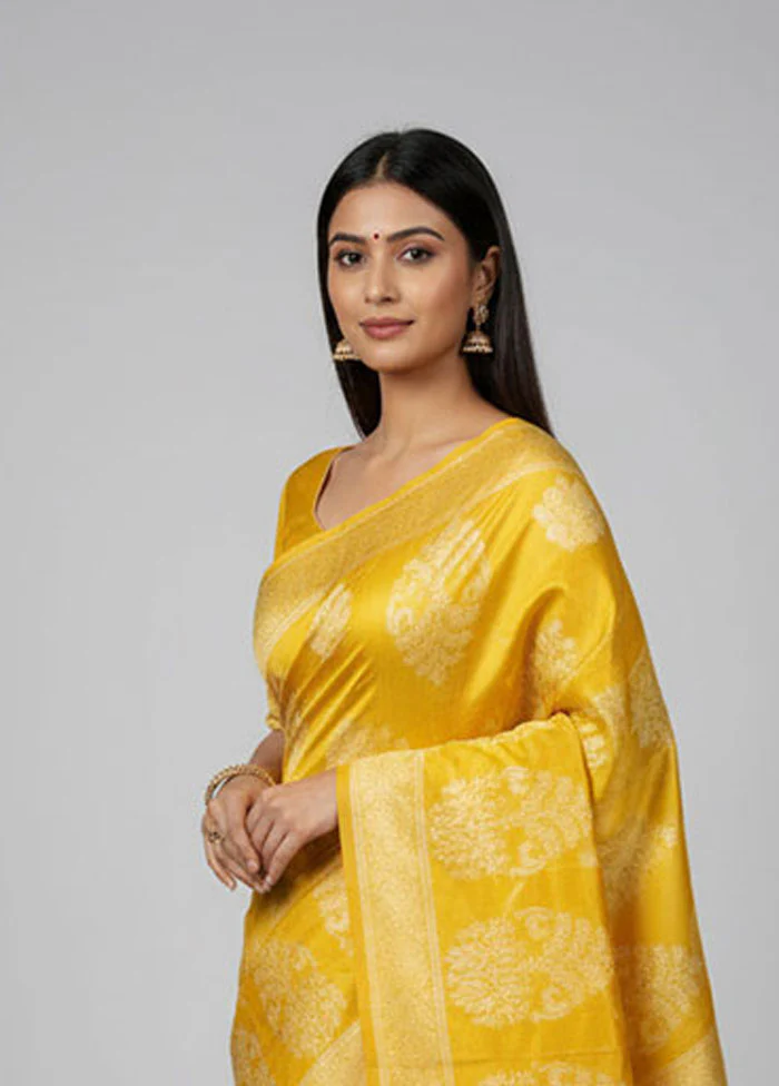 Peach Printed Silk Saree Without Blouse Piece - Image 2