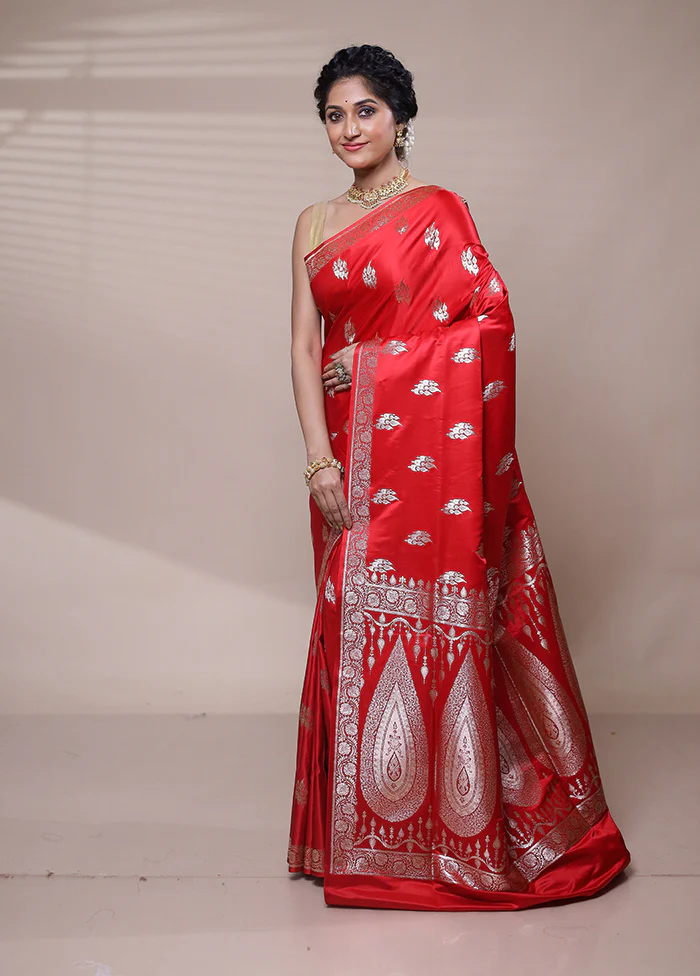 Red Banarasi Silk Saree With Blouse Piece - Image 4