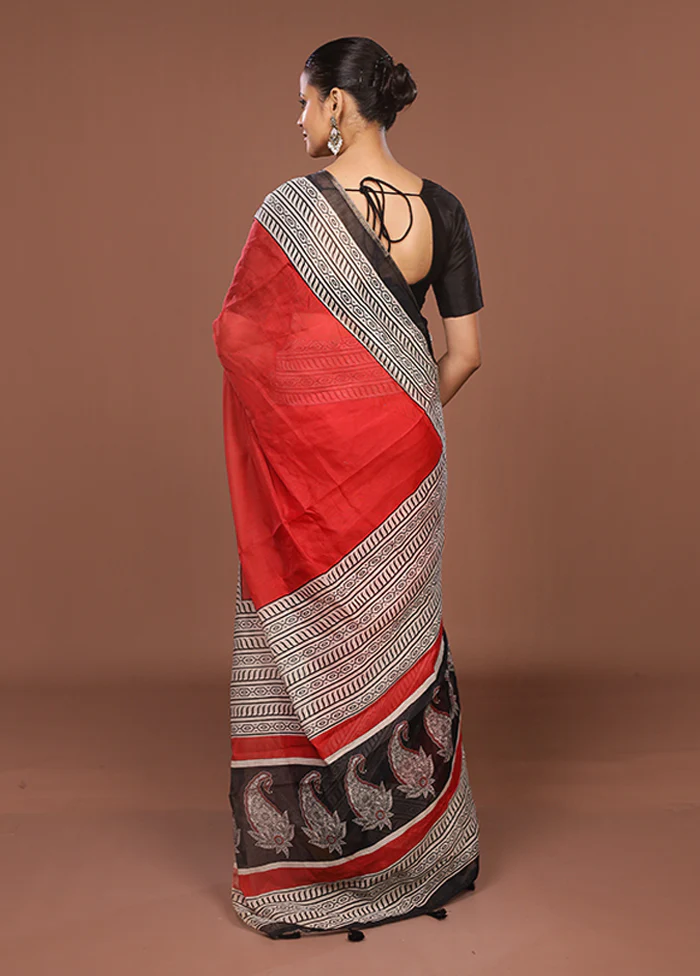 Red Dupion Silk Saree With Blouse Piece - Image 3