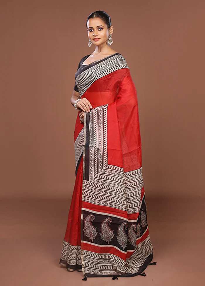 Red Dupion Silk Saree With Blouse Piece - Image 4