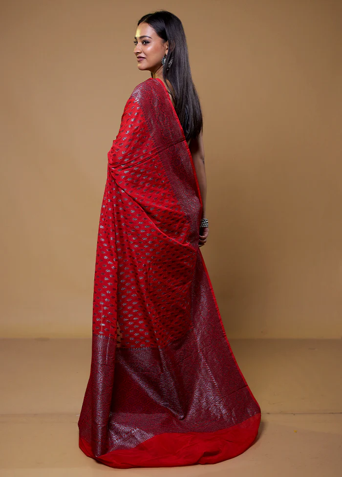 Red Georgette Saree With Blouse Piece - Image 3