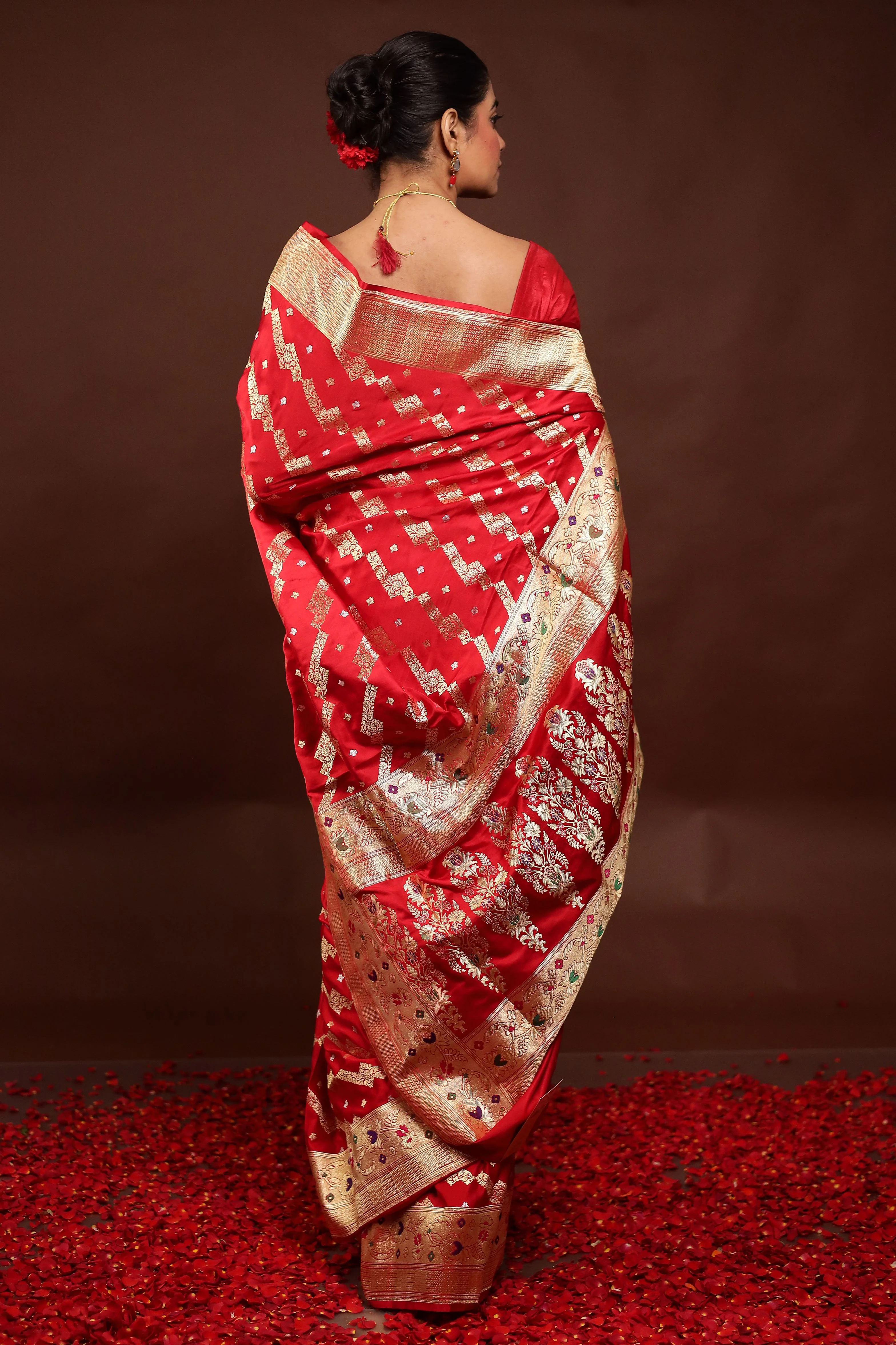 Red Handloom Banarasi Pure Silk Saree With Blouse Piece - Image 4