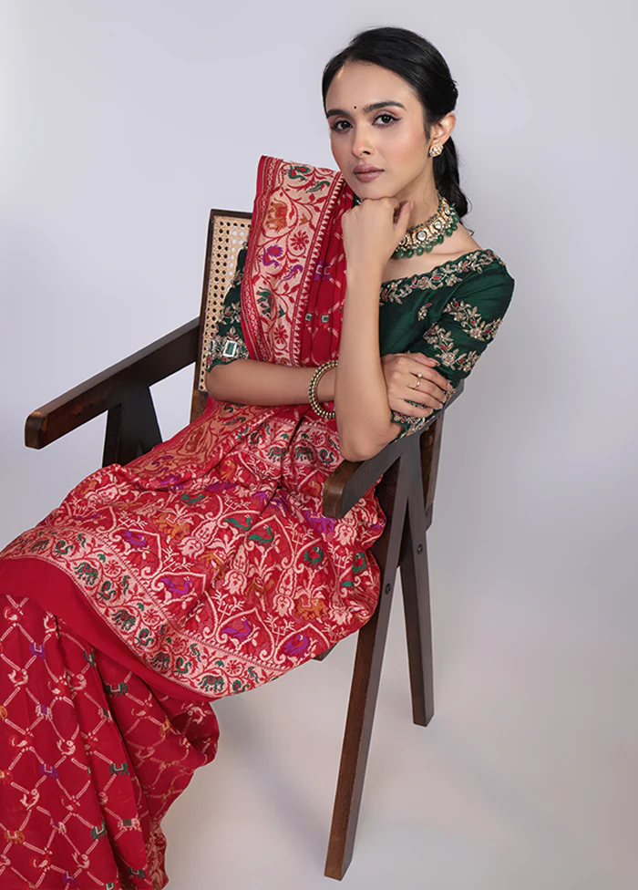 Red Handloom Pure Georgette Saree With Blouse Piece - Image 2