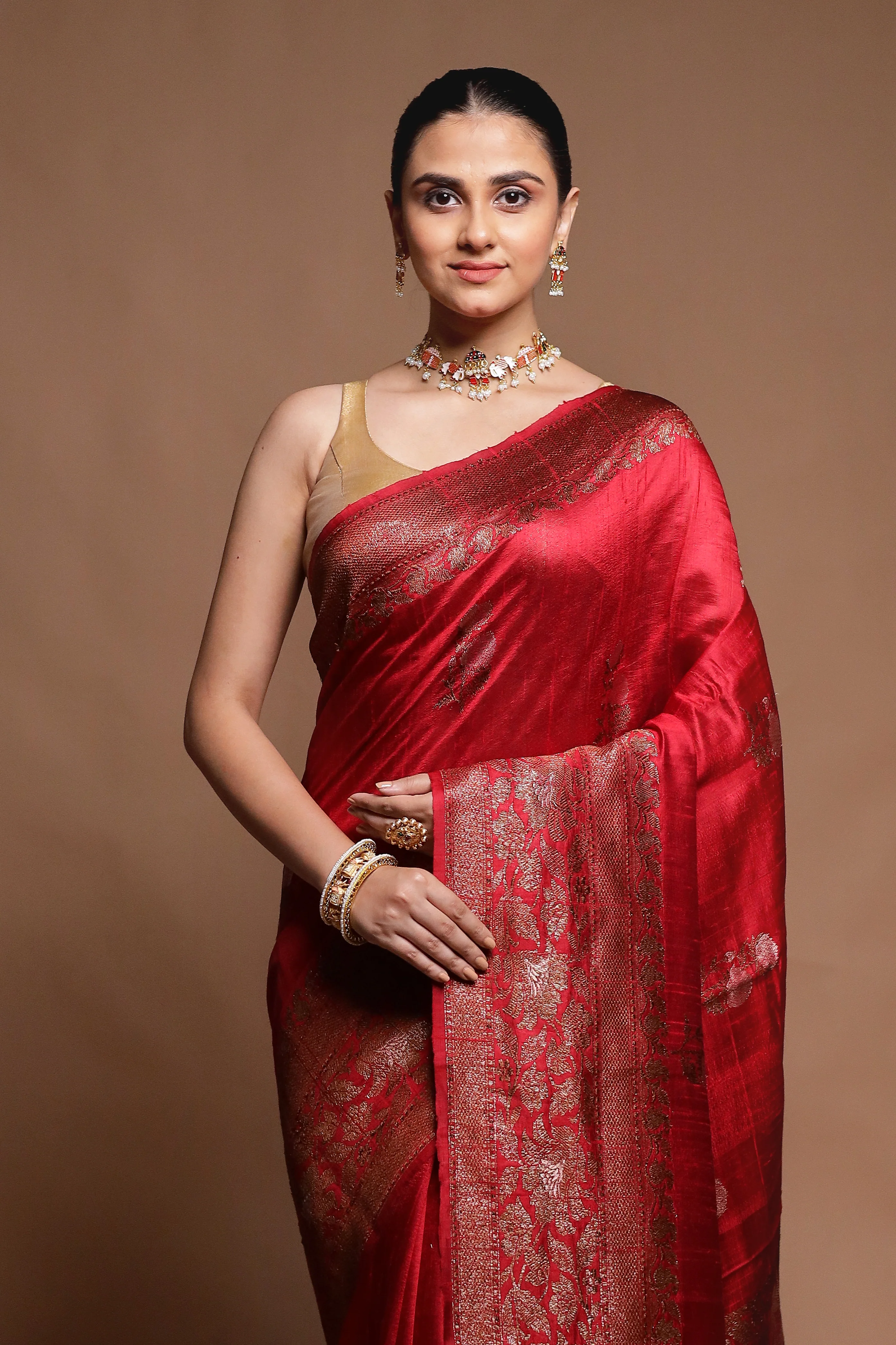 Red Handloom Tussar Pure Silk Saree With Blouse Piece - Image 2
