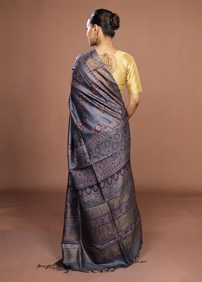 Red Handloom Tussar Pure Silk Saree With Blouse Piece - Image 3
