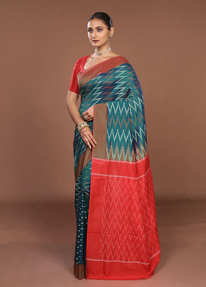 Red Ikkat Silk Saree With Blouse Piece - Image 4
