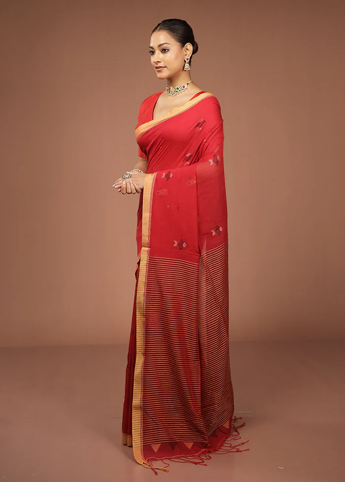 Red Matka Silk Saree With Blouse Piece - Image 4