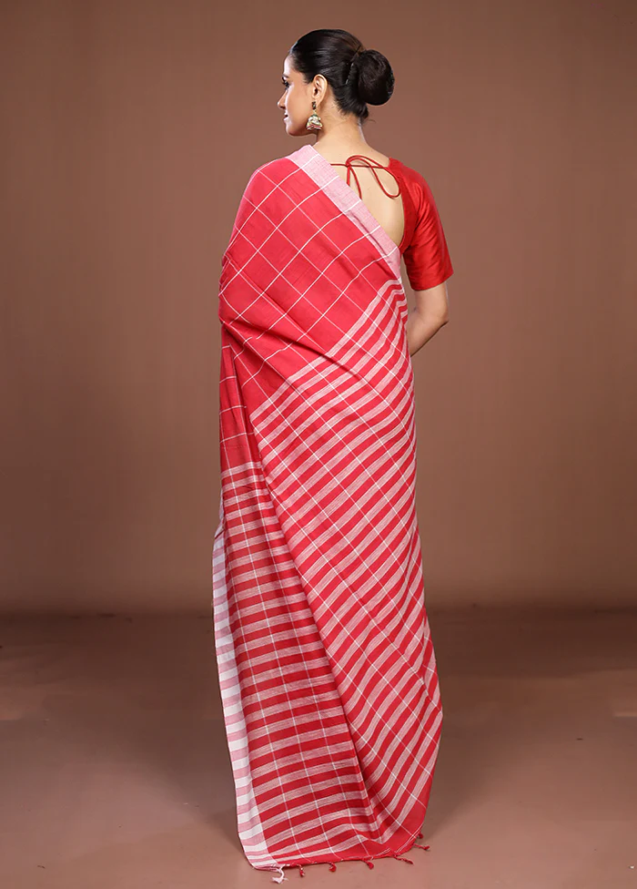 Red Matka Silk Saree With Blouse Piece - Image 3