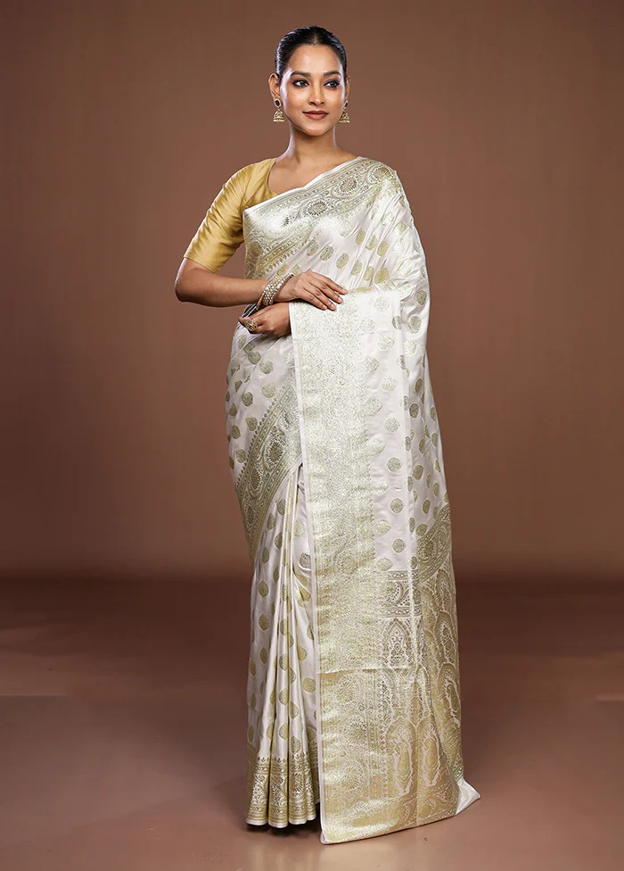 White Banarasi Silk Saree With Blouse Piece - Image 2