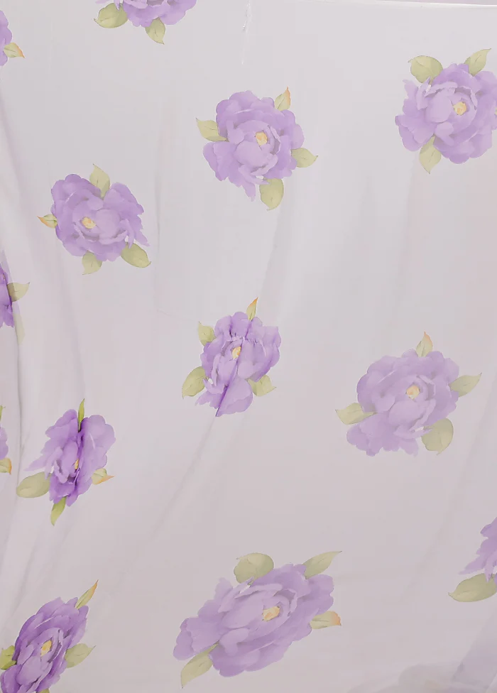 White Chiffon Silk Saree With Blouse Piece - Image 5