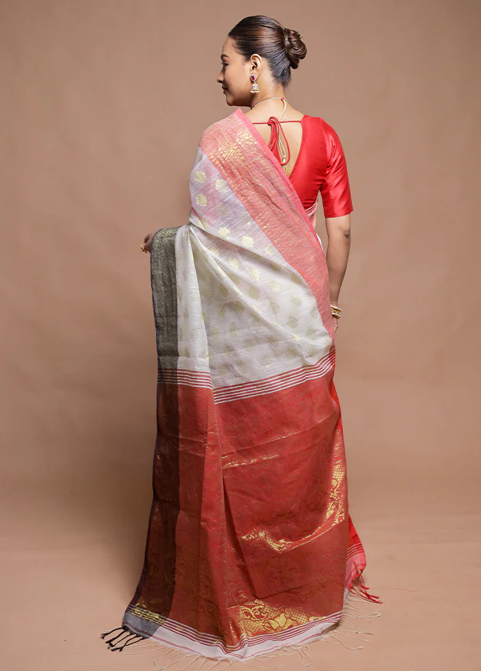 White Cotton Saree With Blouse Piece - Image 3