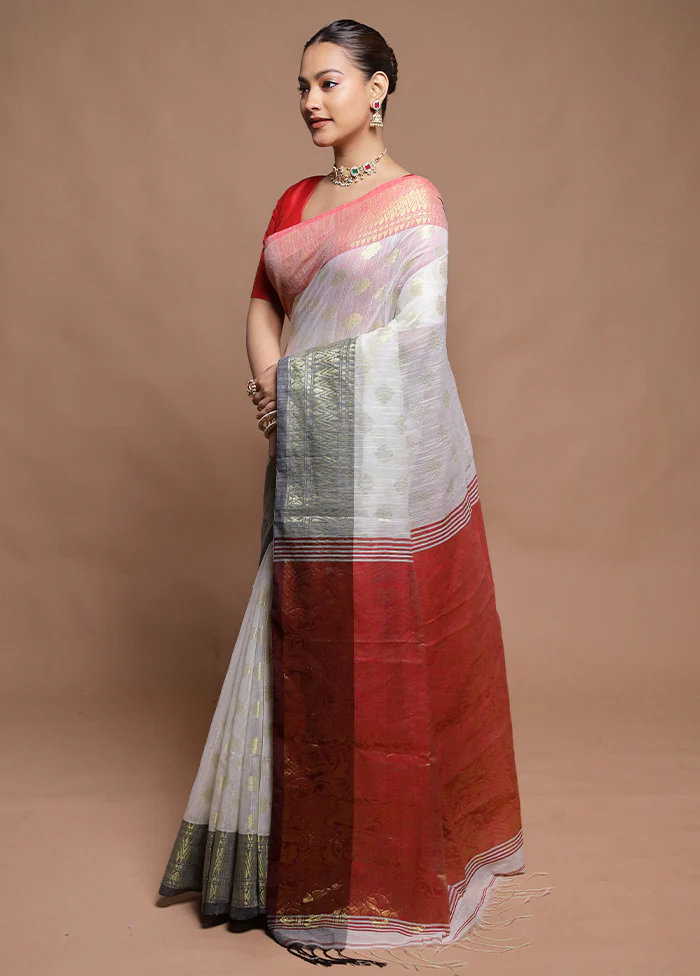 White Cotton Saree With Blouse Piece - Image 4