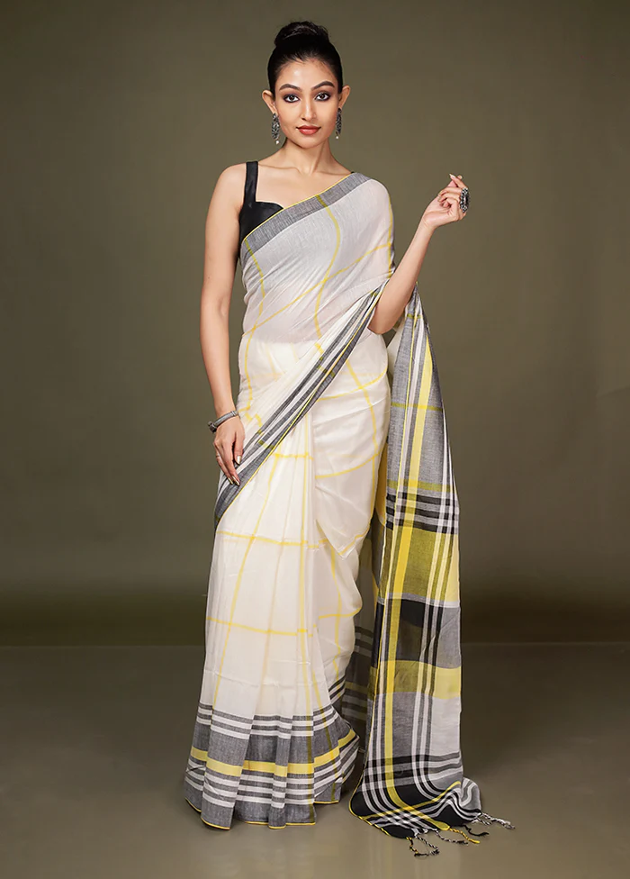 White Cotton Saree With Blouse Piece - Image 2