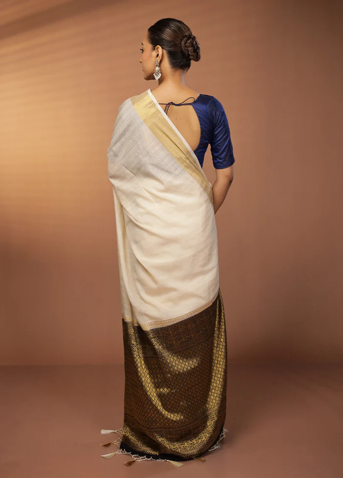White Dupion Silk Saree With Blouse Piece - Image 3