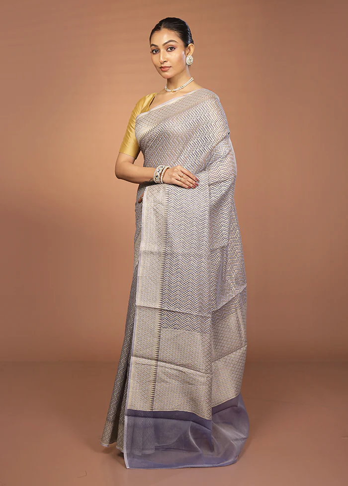 White Dupion Silk Saree With Blouse Piece - Image 4