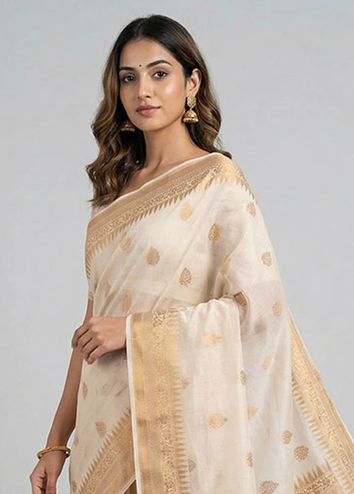 White Dupion Silk Saree With Blouse Piece - Image 2