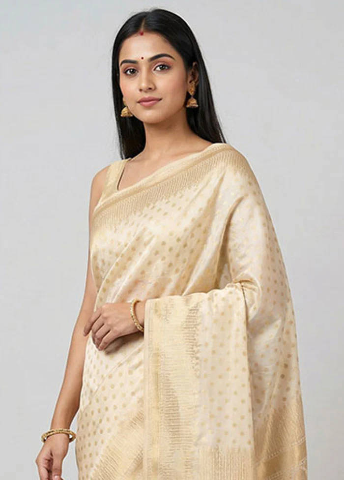 White Dupion Silk Saree With Blouse Piece - Image 2