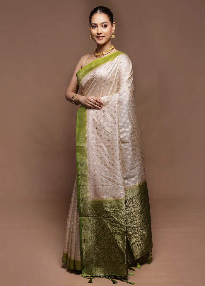 White Dupion Silk Saree With Blouse Piece - Image 4