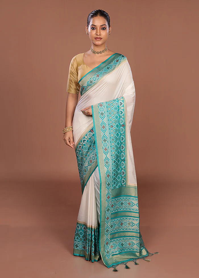 White Dupion Silk Saree With Blouse Piece - Image 2