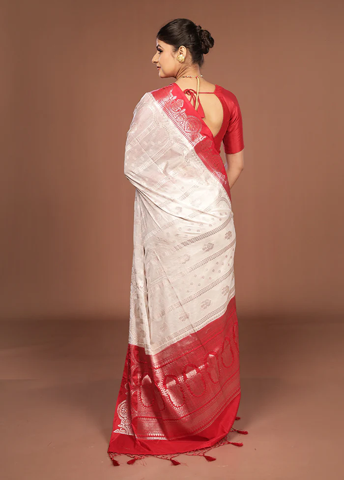 White Dupion Silk Saree With Blouse Piece - Image 3