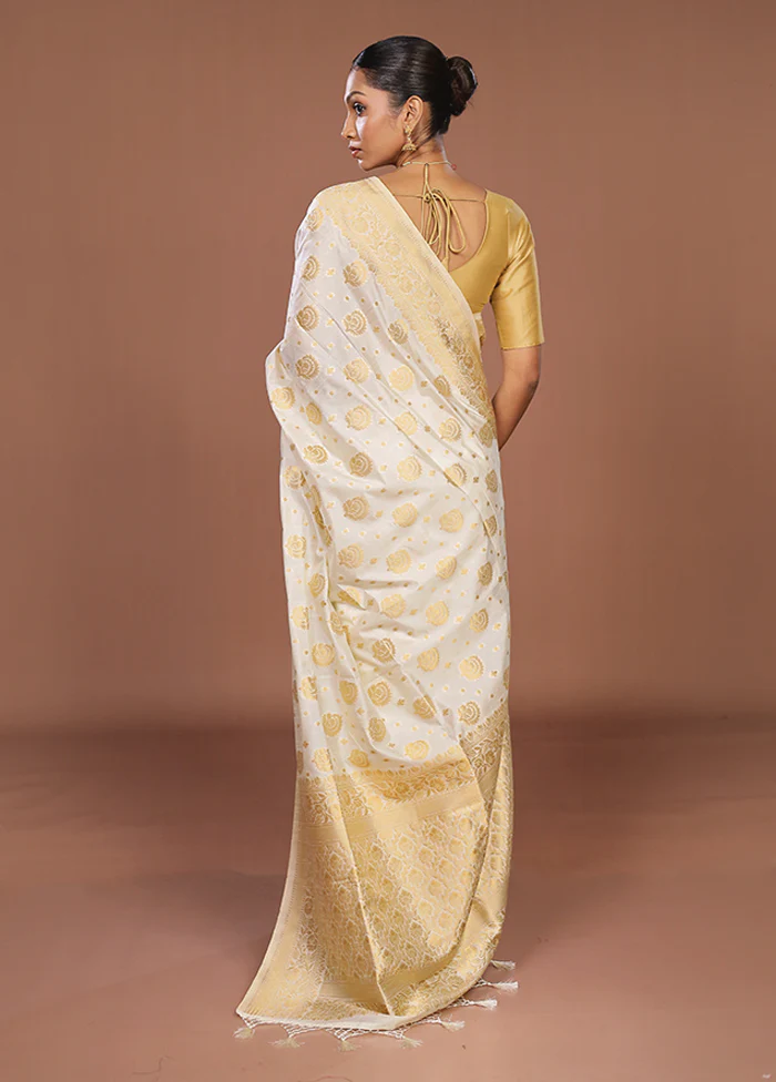 White Dupion Silk Saree With Blouse Piece - Image 3