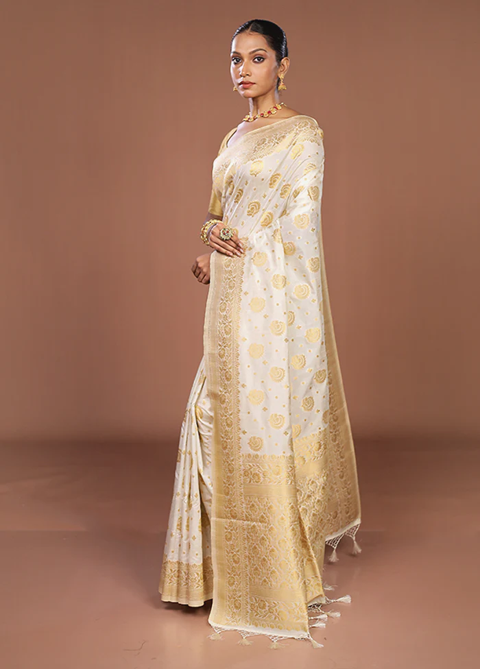 White Dupion Silk Saree With Blouse Piece - Image 4