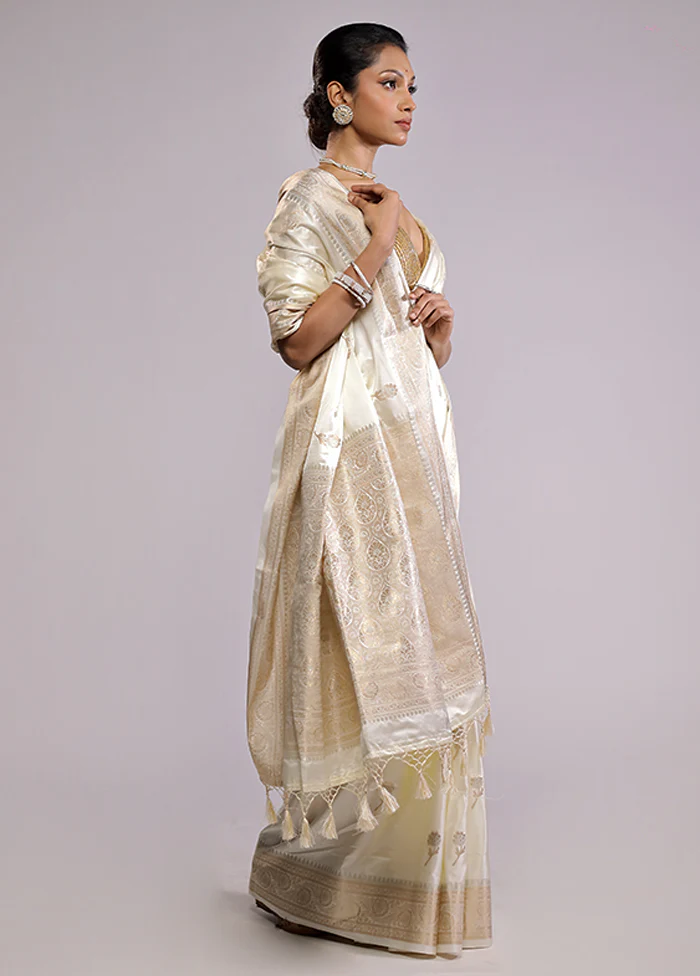 White Dupion Silk Saree With Blouse Piece - Image 4