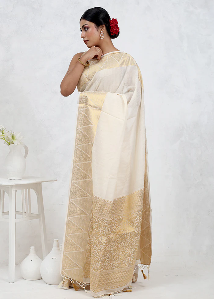 White Dupion Silk Saree With Blouse Piece - Image 4
