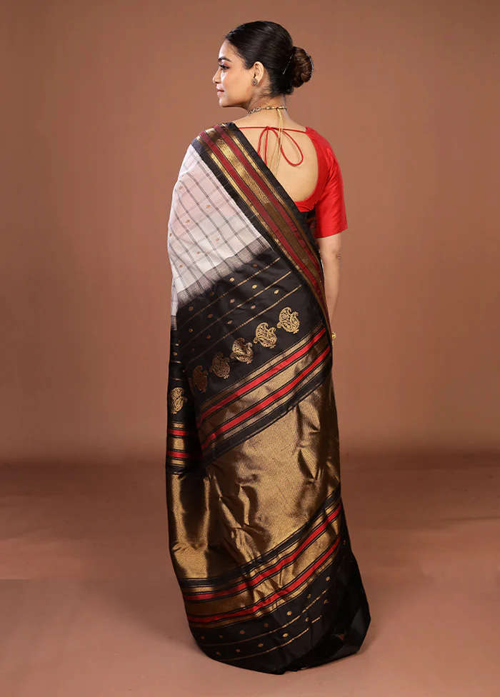 White Gadwal Pure Silk Saree Without Blouse Piece - Image 3