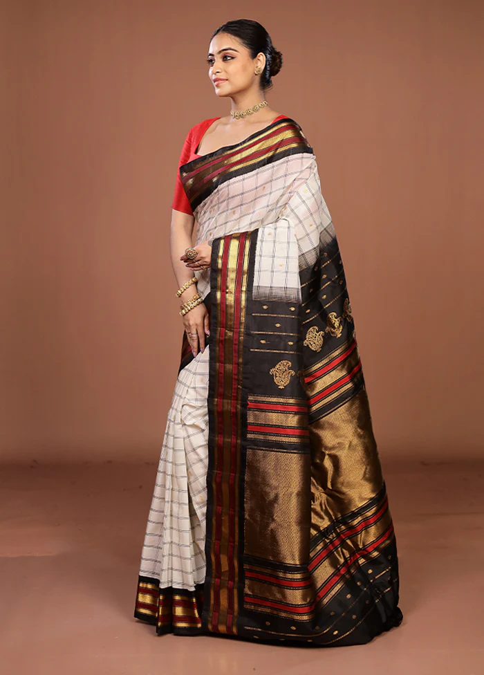 White Gadwal Pure Silk Saree Without Blouse Piece - Image 4