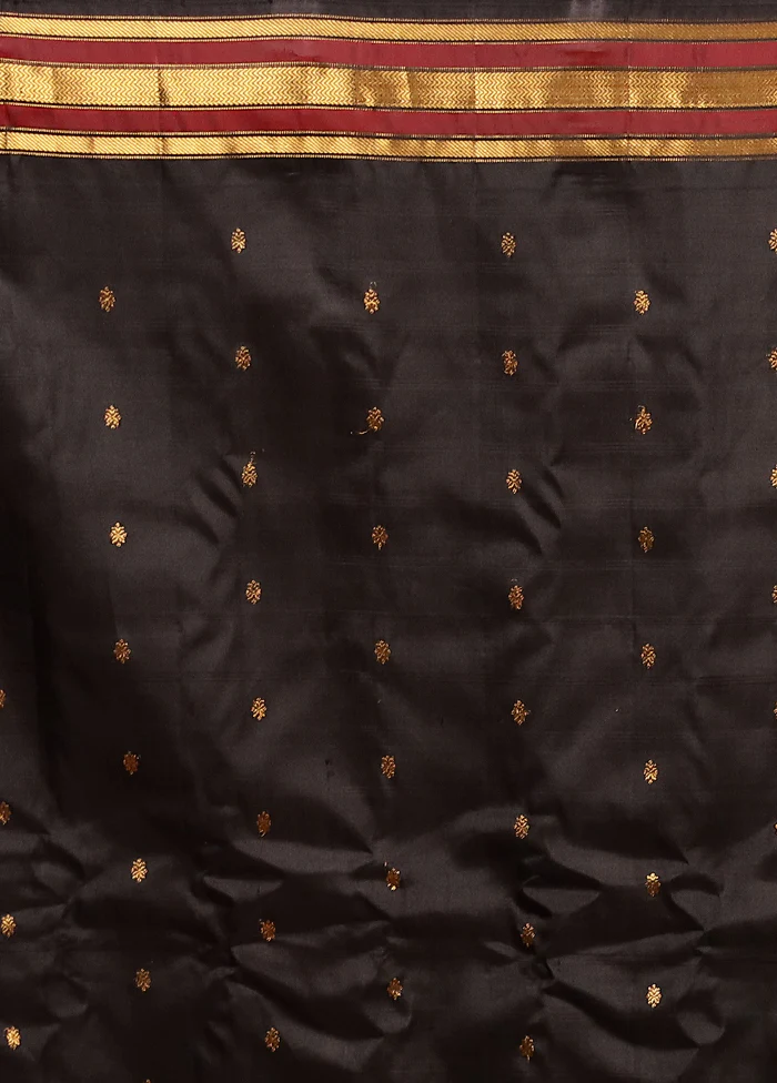 White Gadwal Pure Silk Saree Without Blouse Piece - Image 5