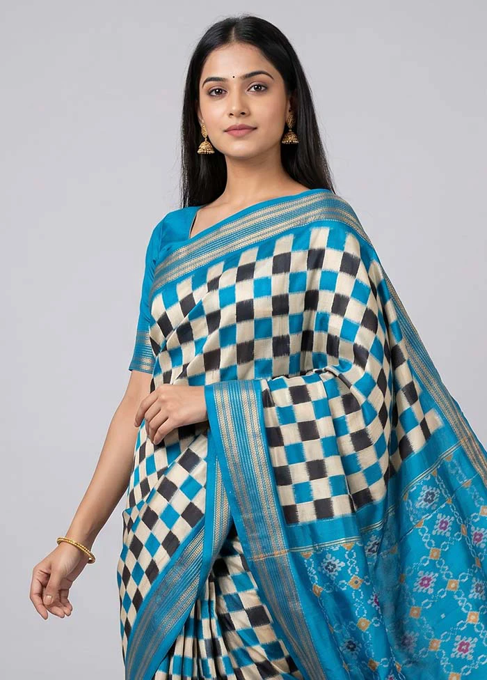 White Handloom Ikkat Pure Silk Saree With Blouse Piece - Image 2