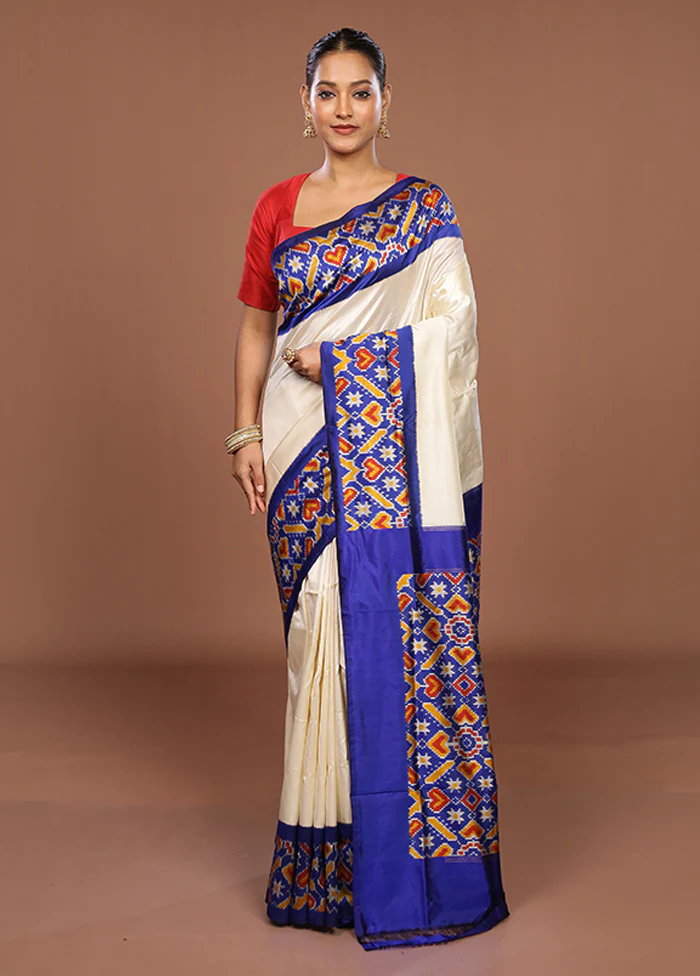 White Handloom Ikkat Pure Silk Saree With Blouse Piece - Image 2