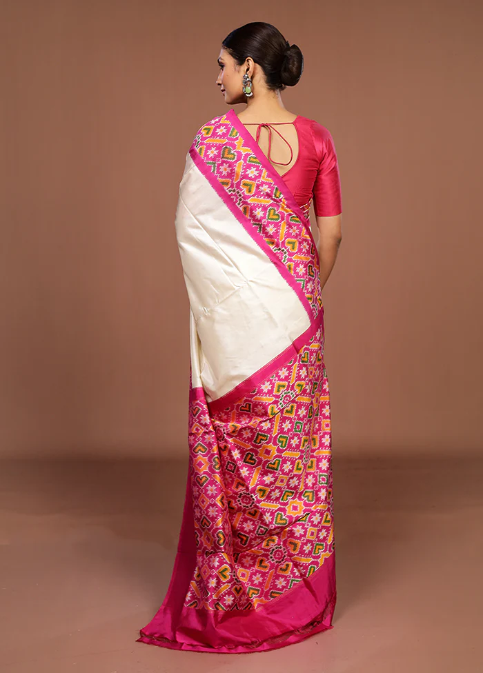 White Handloom Ikkat Pure Silk Saree With Blouse Piece - Image 3