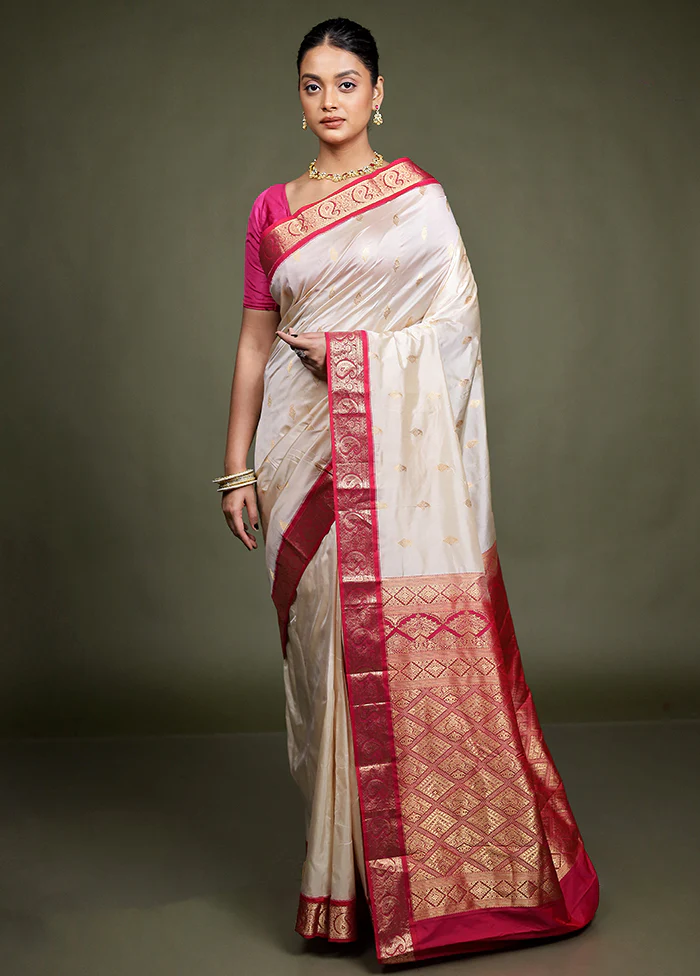 White Handloom Kanchipuram Pure Silk Saree With Blouse Piece - Image 2