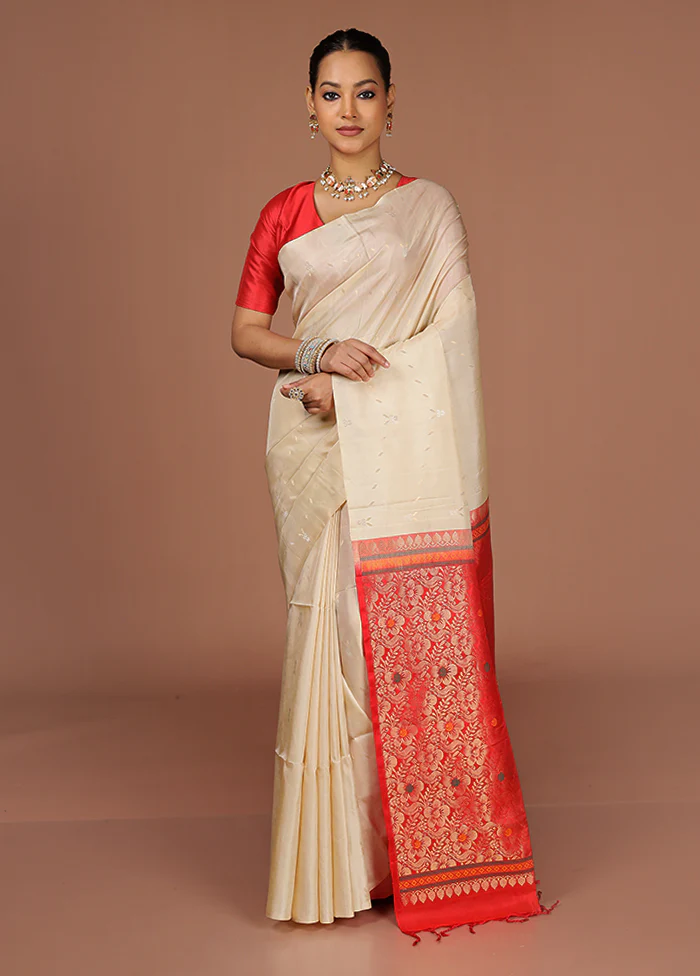 White Handloom Kanchipuram Pure Silk Saree With Blouse Piece - Image 2