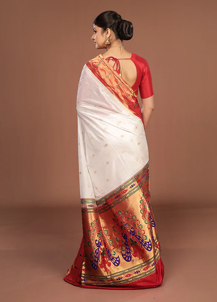 White Handloom Kanchipuram Pure Silk Saree With Blouse Piece - Image 3