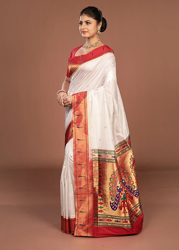 White Handloom Kanchipuram Pure Silk Saree With Blouse Piece - Image 4