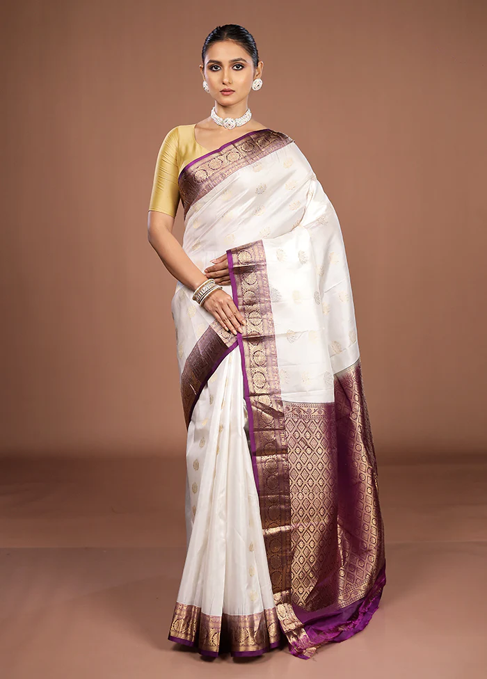 White Handloom Kanchipuram Pure Silk Saree With Blouse Piece - Image 2