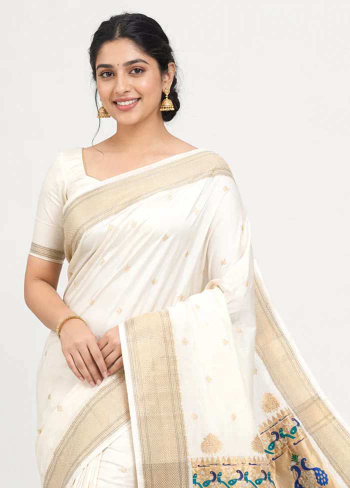 White Handloom Kanchipuram Pure Silk Saree With Blouse Piece - Image 2
