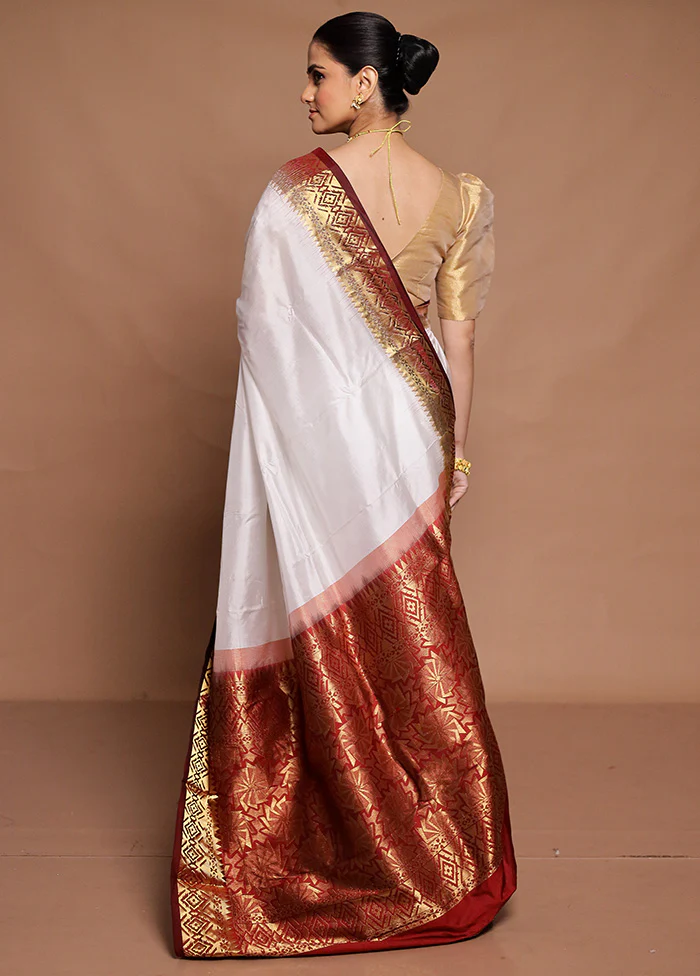 White Handloom Kanjivaram Pure Silk Saree With Blouse Piece - Image 3