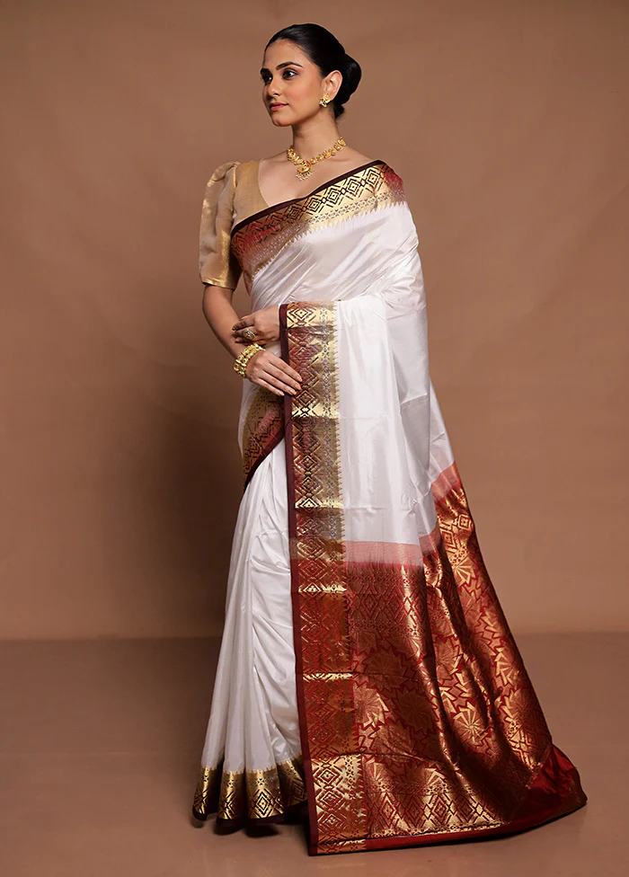 White Handloom Kanjivaram Pure Silk Saree With Blouse Piece - Image 4