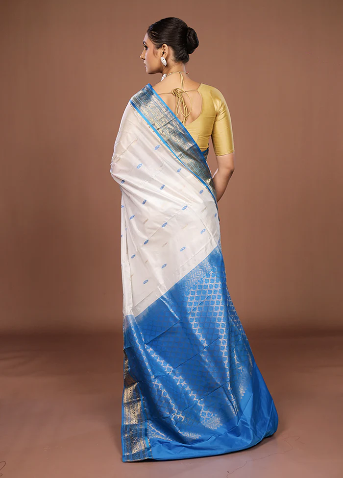 White Handloom Kanjivaram Pure Silk Saree With Blouse Piece - Image 3