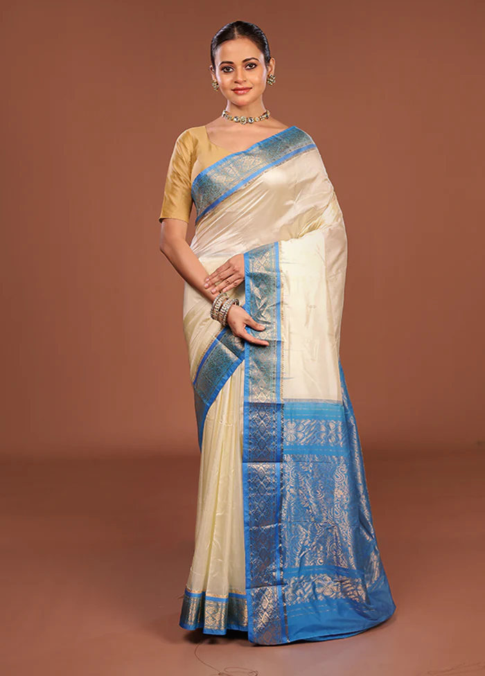 White Handloom Kanjivaram Pure Silk Saree With Blouse Piece - Image 2