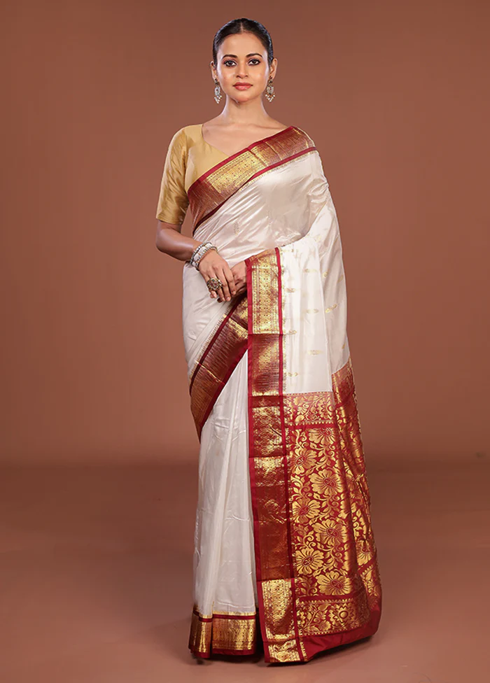 White Handloom Kanjivaram Pure Silk Saree With Blouse Piece - Image 2