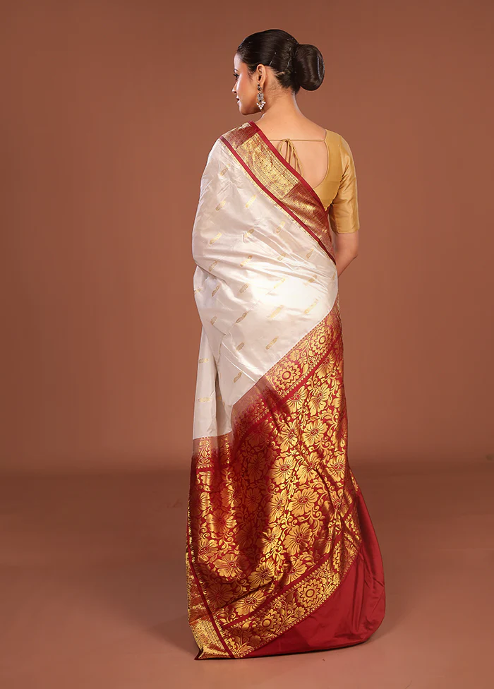 White Handloom Kanjivaram Pure Silk Saree With Blouse Piece - Image 3