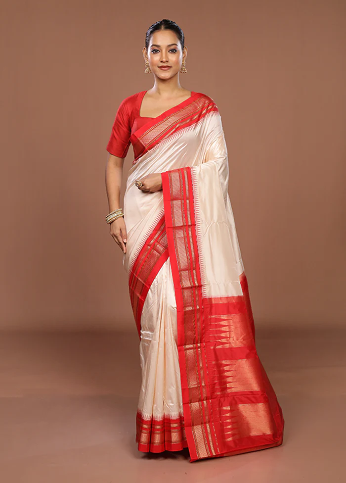 White Handloom Kanjivaram Pure Silk Saree With Blouse Piece - Image 2
